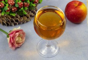 Яблочное вино с рябиной