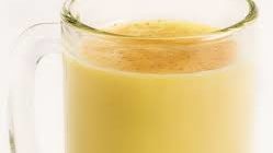 Горячее молоко с коньяком и медом